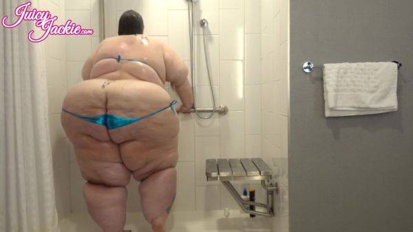 Ssbbw Shower With Juicy Jackie - upornia.com on v0d.com