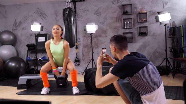 Fitness Rooms Influencer fucks and sucks big dick in gym - drtuber.com - Czech Republic on v0d.com