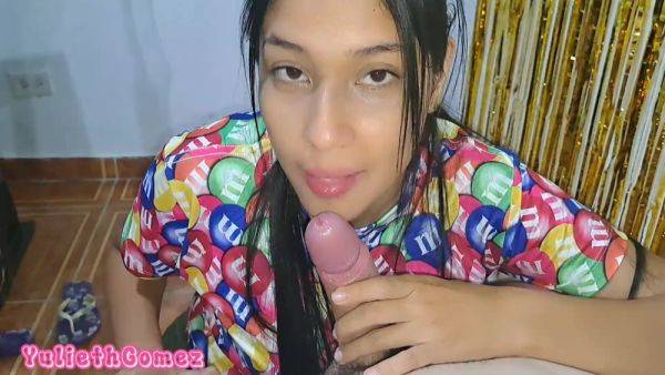 Schoolgirl Gives Her Great Blowjob - hclips.com - Colombia on v0d.com
