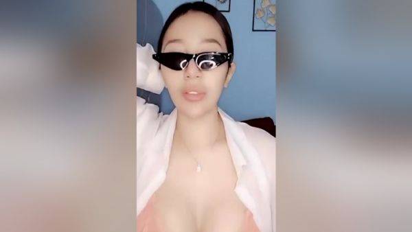 Asian Milf In Kamu Mau Ga Digoyang Kaya Gini Sampe Crot Di Dalem Memek Aku - desi-porntube.com - India on v0d.com