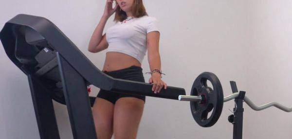 DOUBLE PENETRATION IN THE GYM, I work out and then I take two cocks - inxxx.com - Italy on v0d.com