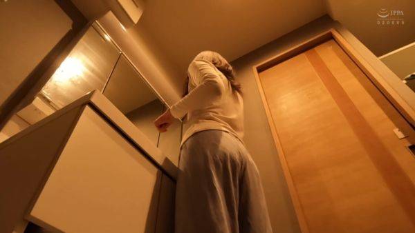 寝ている間にチンポ挿入！変態男に自宅を特定されて寝込みを襲われ犯される - senzuri.tube - Japan on v0d.com