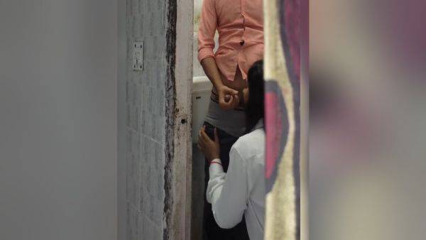 Viral Mms Teacher And Student Caught In School Washroom - desi-porntube.com - India on v0d.com