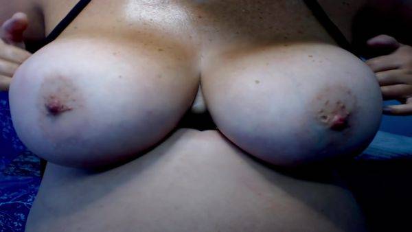 Big Natural Tits Slathered In Oil - hclips.com on v0d.com