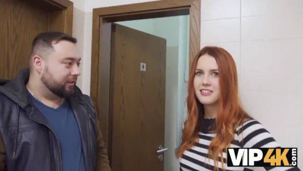 Watch how Hunter Si scopa a wealthy redhead in the public part of town - sexu.com - Czech Republic on v0d.com