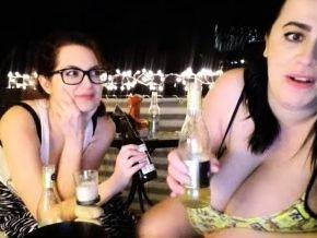 Webcam sex show featuring a brunette amateur MILF - drtuber.com on v0d.com