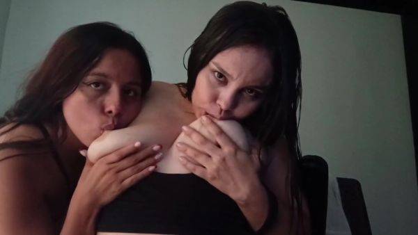 Lactating Lesbians And Hot Mommy - Unas Dulces Tetas Para Chupar - hclips.com on v0d.com