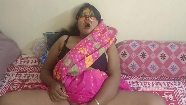 Desi Bhabhi Ki Jawani Aur Chut Ki Pani Pine Ke Liye Taiyar Ho Kya Sab ? - desi-porntube.com on v0d.com