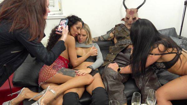 Mask MEGA ORGY at Swingers - txxx.com - Czech Republic on v0d.com