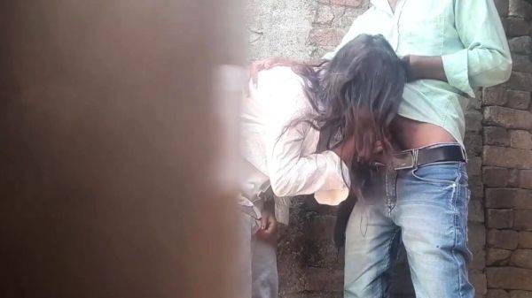 Desi stepdaughter caught with neighbor in backyard - drtuber.com - India on v0d.com