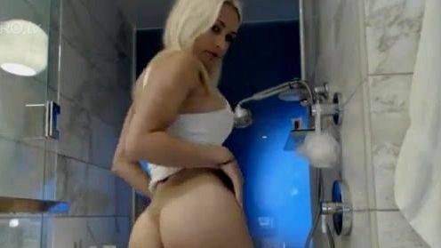 Haley Ryder Strip Before Shower - drtuber.com on v0d.com