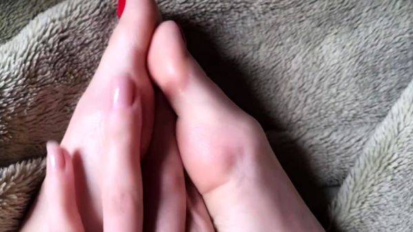 Amateur porn Gives Us Some Foot Fetish Aurora - drtuber.com on v0d.com