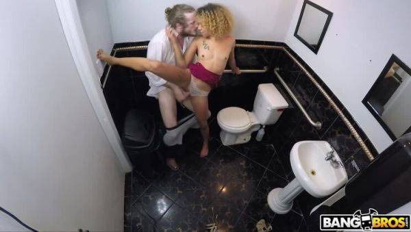 Xianna Hill & Brick Danger: Generous Tip via Intimate Act / 05.01.2018 - xxxfiles.com on v0d.com