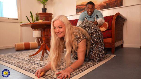 Mature Busty GILF meets a BBC for a blowjob and sex on the couch - anysex.com on v0d.com