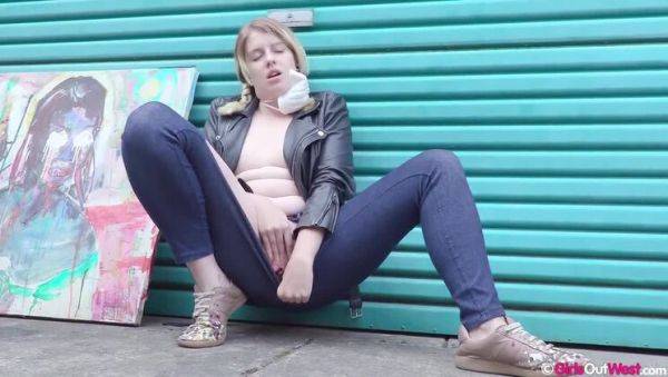 Blonde Katie Gee: Outdoor Solo Adventure - veryfreeporn.com on v0d.com