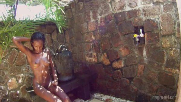 Valerie's Outdoor Shower & Shave - veryfreeporn.com on v0d.com