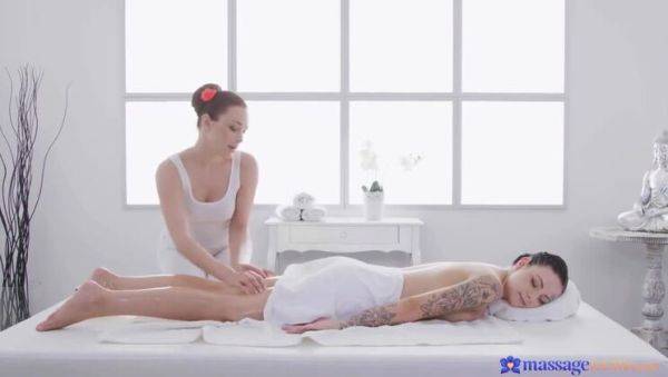 Aria Star & Sydney Luv: 69 Lesbian Facesitting Massage with Oil - veryfreeporn.com on v0d.com