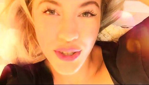 Freakin Sexy Hot Blonde Babe Solo - drtuber.com on v0d.com