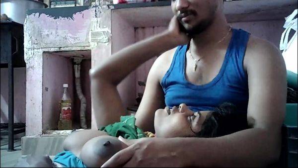 Indian House Wife Big Boobs Natural Tits - desi-porntube.com - India on v0d.com