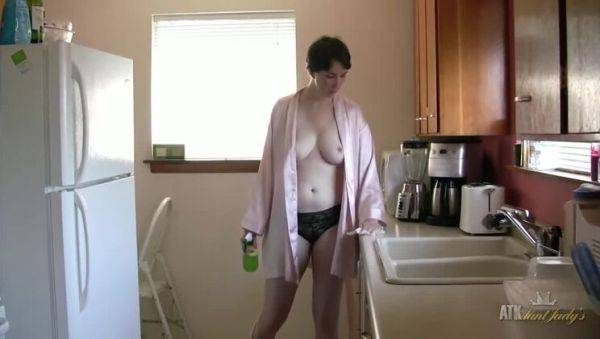 Mature Inara Byrne Nude: Sensual Kitchen Cleaning Reveals All - xxxfiles.com on v0d.com