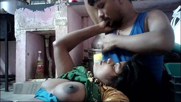 Indian House Wife Big Wonderful Boobs - desi-porntube.com - India on v0d.com