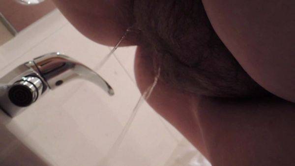 Me pee in bathroom with cum dripping from pussy and poopy ass - hclips.com on v0d.com