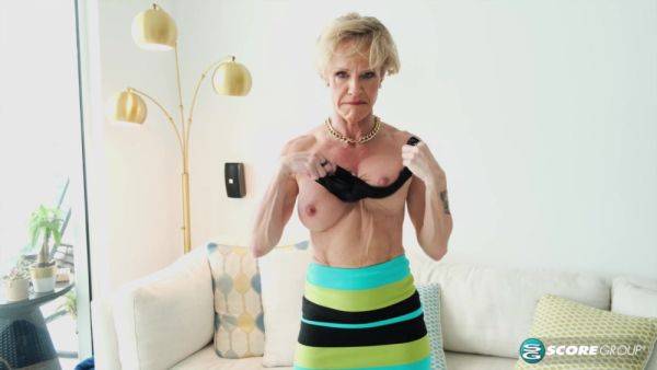 A Swinging 56-Year-Old Makes Herself Cum - hotmovs.com on v0d.com
