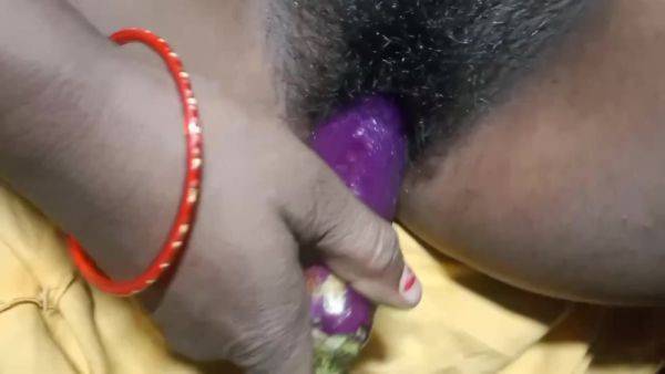 Neetu Bhabhi Put Brinjal In His Huge Pussy . And Masturbating Herself - hclips.com on v0d.com