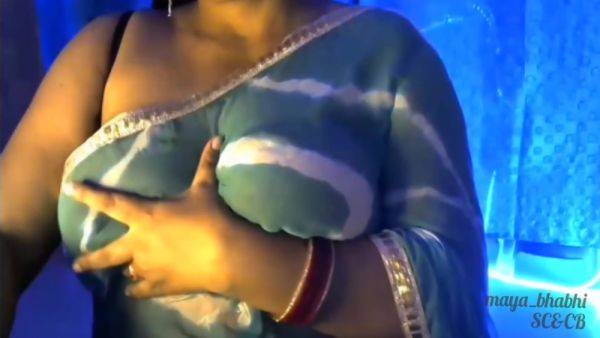 Hot Sexy Lady Bhabhi Showing Off Her Lovely Boobs Keeping Her Bra Off Her Boobs Under Her Boobs - desi-porntube.com - India on v0d.com