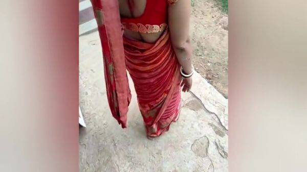 Devar Bhabhi - Village Wife Showing Outdoor - desi-porntube.com - India on v0d.com