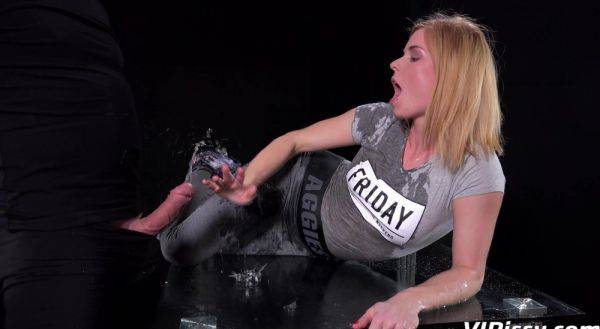 Wet slut granted endless cock to damage her pissy cunt - alphaporno.com on v0d.com