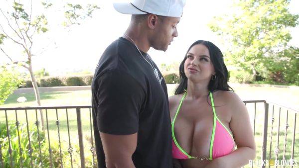 Big Boobs Busting Nuts - Payton Preslee - videomanysex.com on v0d.com