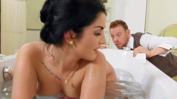 Loren Minardi And Erik Everhard In The Man Saw The Masturbation Of A Neighbor In The Bathroom And Wanted - txxx.com on v0d.com