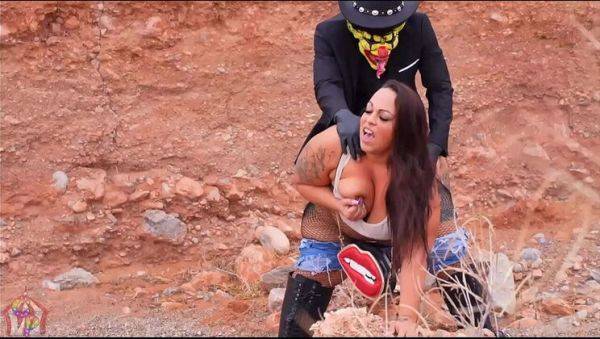 Gibby The Clown Gives Carissma DeLuca a Desert Blowjob - xxxfiles.com on v0d.com