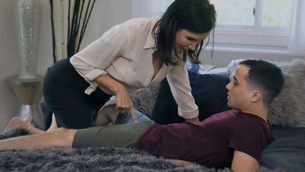 Sexy Teacher Seduces Young College Student - porntry.com on v0d.com