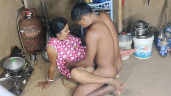 Hindi Sex And Devar Bhabhi - Stepsister In Law And Fucked In The Kitchen Indian Desi Girls Sax Video - desi-porntube.com - India on v0d.com