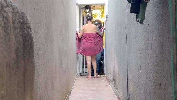 Hot Blonde Sucks Delivery Guy's Dick After Calling Him Inside - xxxfiles.com - Brazil on v0d.com