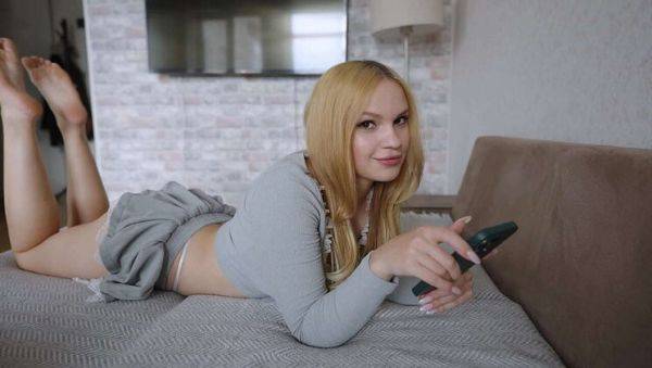 Step Sister Can't Resist Sucking Big Cock - porntry.com on v0d.com