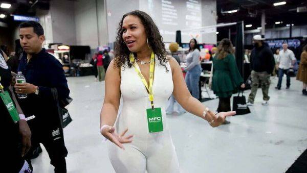 Parking Lot Action with Horny Latinas! - porntry.com on v0d.com