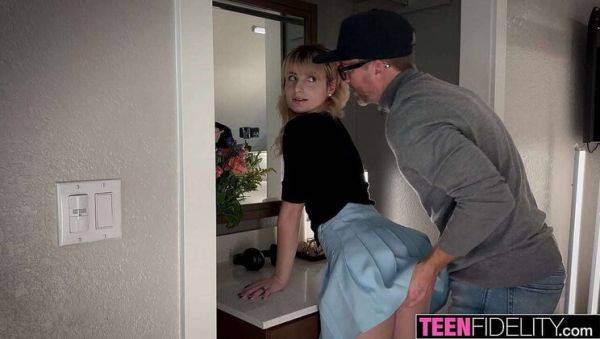 Skinny Teen Blonde Evie Christian Gets Hardcore Blowjob - veryfreeporn.com on v0d.com