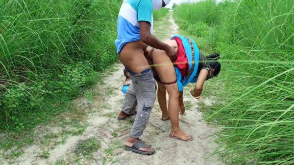 Indian Devar Ne Bhabhi Ko Jungle Mein Lekar Jakar Bahut Chudai Ki - Hindi Video With Devar Bhabhi - desi-porntube.com - India on v0d.com