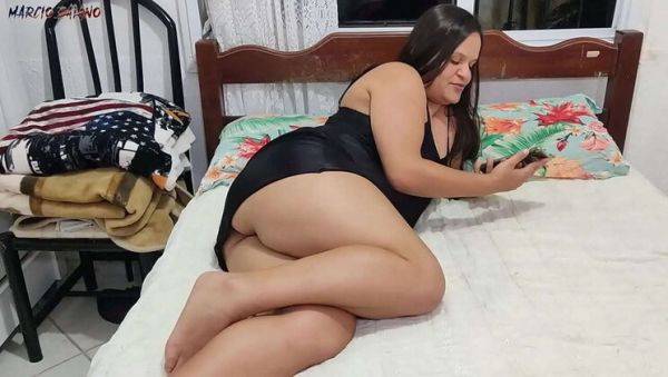 Wife Waits for Husband to Leave Before Giving Neighbor a Blowjob - porntry.com - Brazil on v0d.com