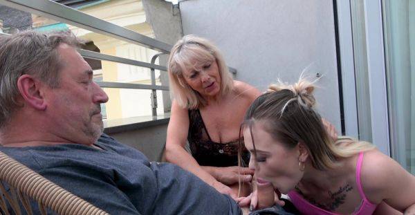Mature teaches teen how to devour cock in a sexy FFM at home - alphaporno.com on v0d.com