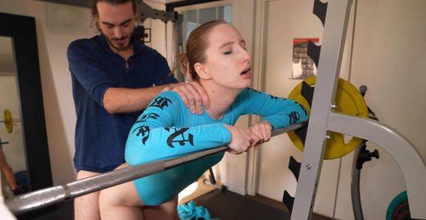 Dashing redhead feels it in the ginger pussy during her morning workout - alphaporno.com on v0d.com