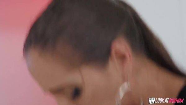 Tasting That Dick In Her Mouth With Desiree Night - hotmovs.com on v0d.com
