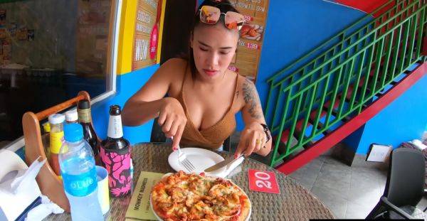 Pizza before making a homemade sex tape with his busty Asian girlfriend - alphaporno.com - Thailand on v0d.com
