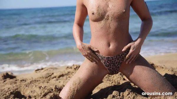 I wanna have Sex on the Beach! Betzz for Arousins - hotmovs.com on v0d.com