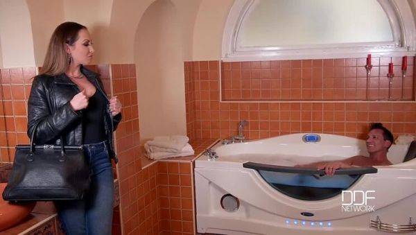 Yasmin Scott: Can't Resist Her Big Tits in Bathroom Gangbang - veryfreeporn.com on v0d.com