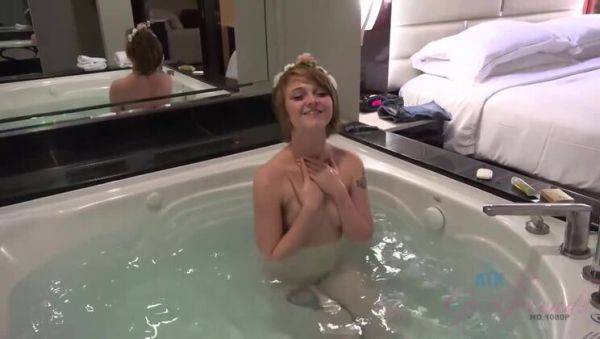 Lucy Valentine: Amateur Redhead Pissing in the Outdoors, Showering for You! - xxxfiles.com on v0d.com