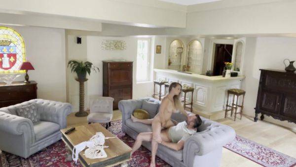 Tiffany Leiddi In Baise Hardcore Dans Mon Salon - hclips.com on v0d.com